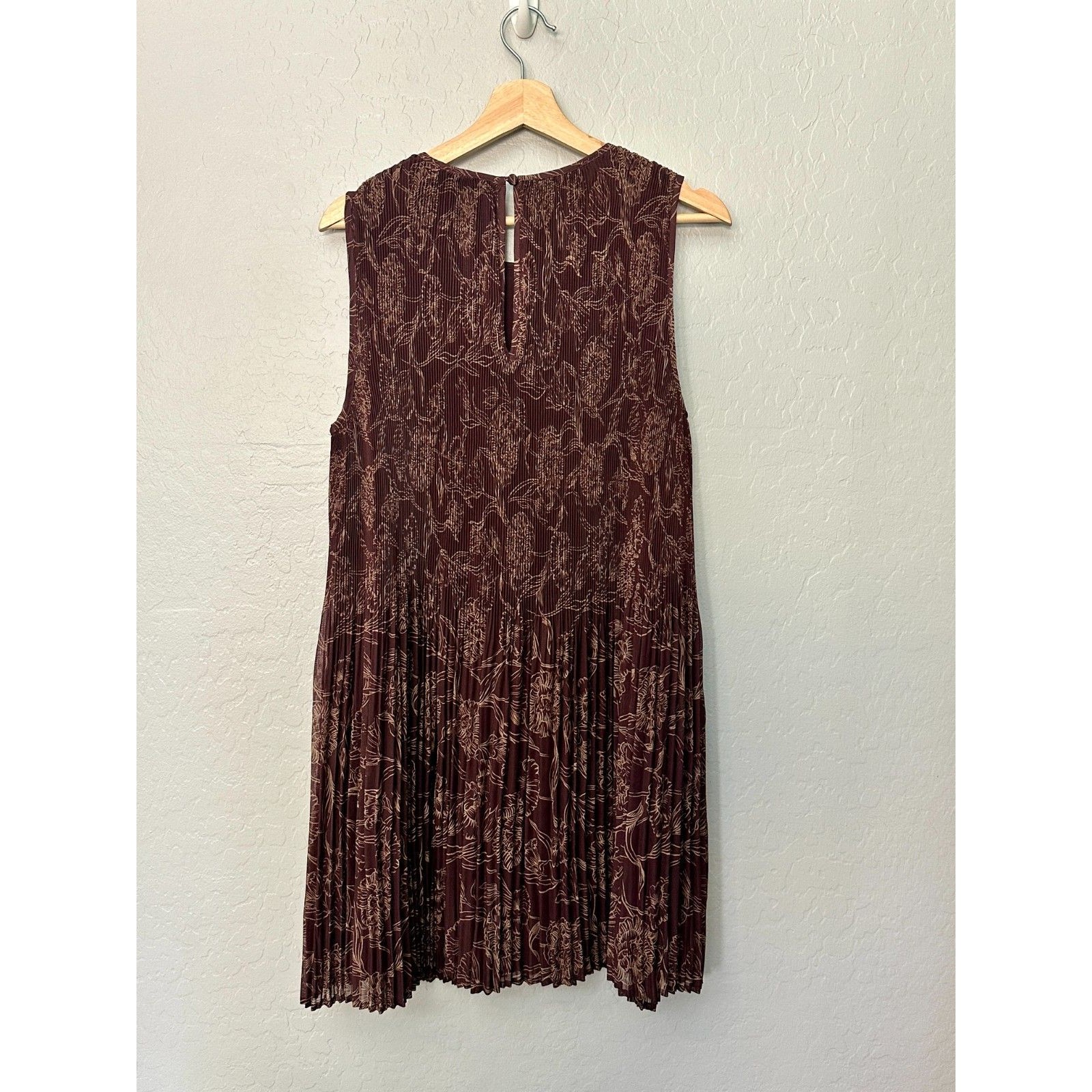 Evereve Hazel Dress Plum Floral Pleated Chiffon Shift Western Boho Size Medium — image 8 of 8